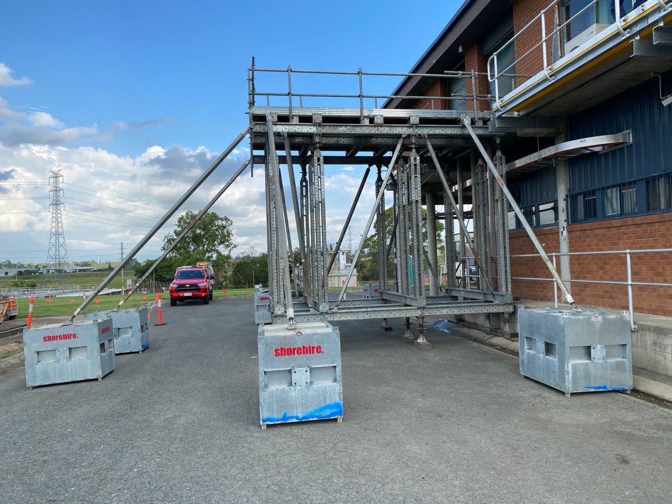 Propping a Loading Platform to Support a Generator - Feature Image